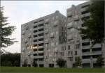 
. Parkside Apatements Berlin -

Wohngebäude von Chipperfield Architects in Berlin neben dem Sony Center am Rande des Tiergartens. Fertigstellung: 2004.

August 2011 (Matthias)