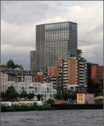 . Empire Riverside Hotel in Hamburg -

In Hamburg St.Pauli steht seit 2007 das 22-geschossige Empire Riverside Hotel etwas oberhalb der Elbe. Geplant wurde es von Chipperfield Architects.

http://www.davidchipperfield.co.uk/project/empire_riverside_hotel

August 2011 (Matthias)

