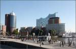 
. Die Elbphilharmonie in Hamburg -

Die Elbphilharmonie überragt die Gebäude in ihrem Umfeld.

Oktober 2015 (M)