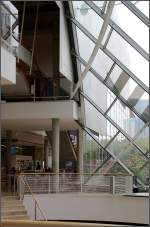 . Das Museum für Post und Kommunikation in Frankfurt am Main -

Im Bereich der Glastonne wird der langgezogene Bau quasi aufgeschnitten.

September 1990 (Matthias)