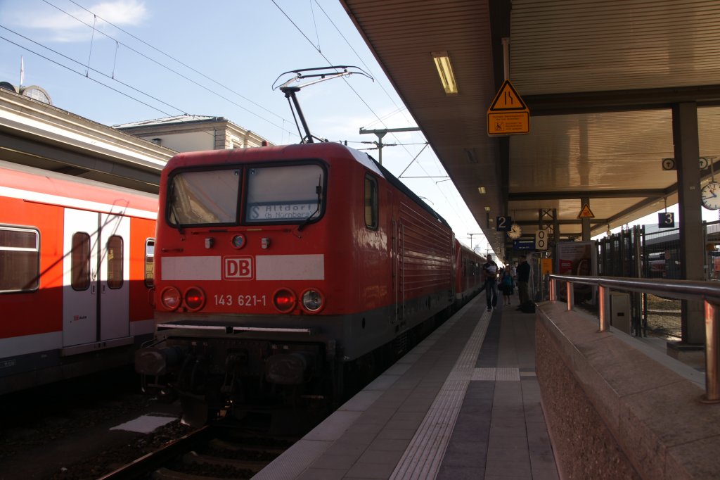 143 621-1 als S-Bahn in Richtung  Altdorf  im N�rnber Hauptbahnhof. Aufgenommen am 21. August 2010.