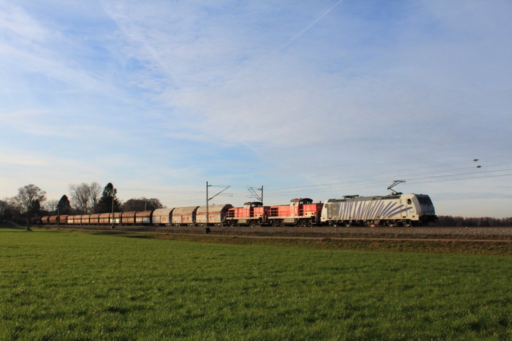 185 661-6  Paul  von Lokomotion mit 290 717-2 und 290 506-5 am 24.November 2012 unterwegs in Richtung Salzburg.  Es handelt sich Vermutlich um einen Schadzug auf dem Weg nach Rum�nien. Aufgenommen bei �bersee am Chiemsee.