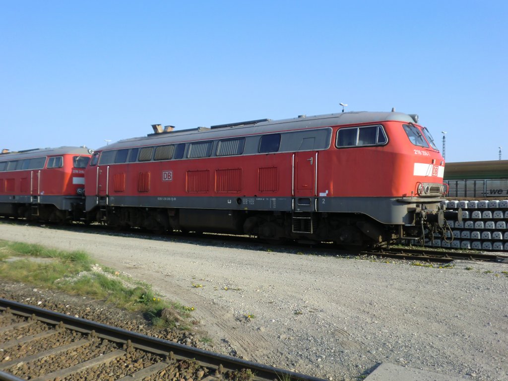 218 206-1 abgestellt am 17. April 2011 in M�hldorf/Inn.