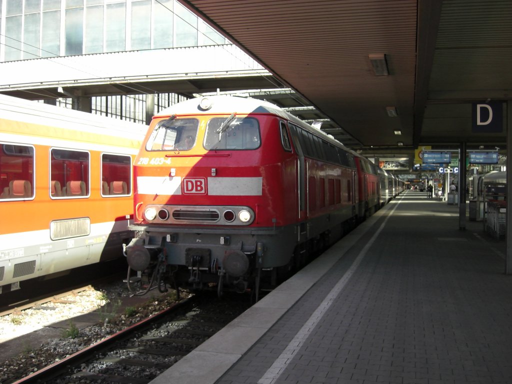218 403-4 kurz vor der Abfahrt aus dem M�nchner Hauptbahnhofs.