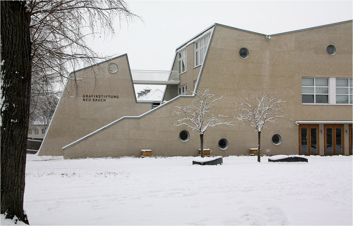 . Das Bildungszentrum in Aschersleben -

Im Gebäude befindet sich auch die Grafikstiftung Neo Rauch.

März 2013 (Matthias)