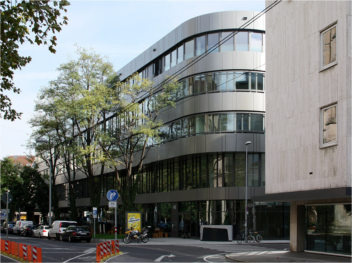 . Das Büro-, Wohn- und Geschäftshaus Caleido in Stuttgart -

An der Tübinger Straße.

Oktober 2014 (Matthias)