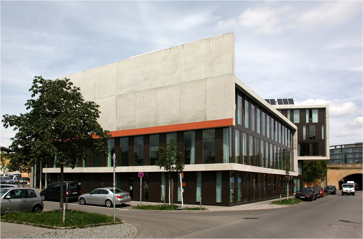 . Das CANN in Stuttgart-Bad Cannstatt -

Ansicht von Süden, Ecke Kegelenstraße / Elwertstraße. In diesem Bauteil befindet sich das Familienzentrum.

August 2014 (Matthias) 