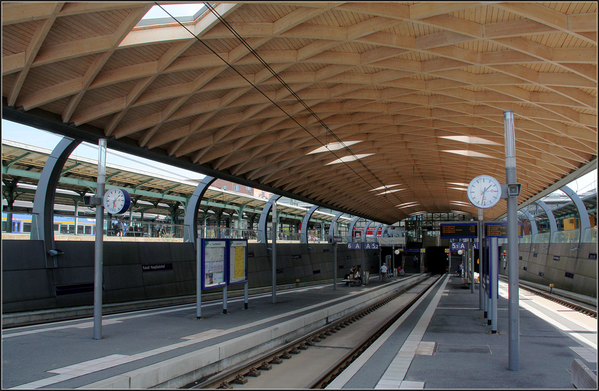 . Die Regio-Tram-Haltestelle am Kassler Hauptbahnhof -

August 2013 (Matthias)
