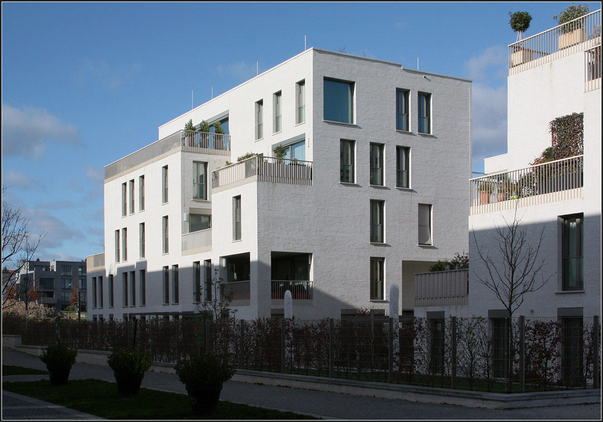. Drei Wohngebäude auf dem Stuttgarter Killesberg -

November 2015 (M)