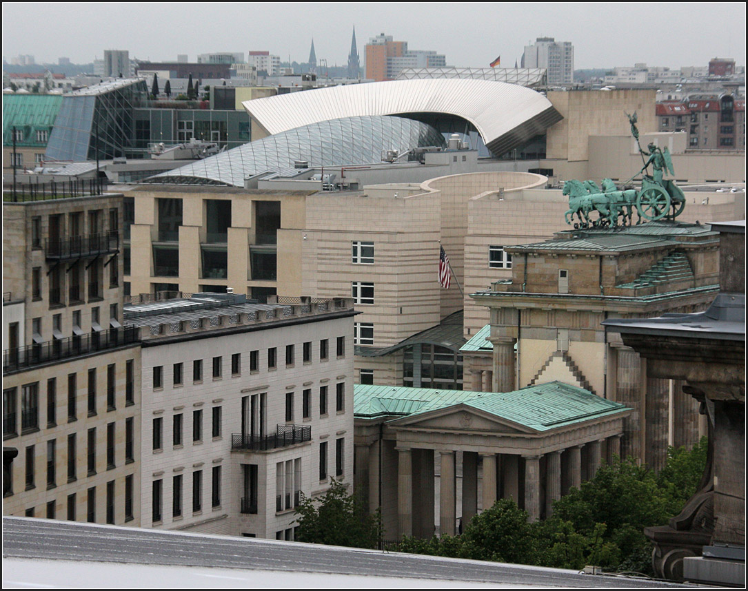 . DZ-Bank Berlin - Blick vom Reichstg zum Pariser Platz mit der DZ-Bank