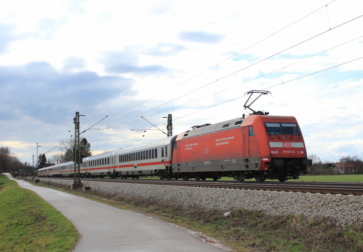 101 015-6 am 12. April 2013 bei �bersee am Chiemsee.