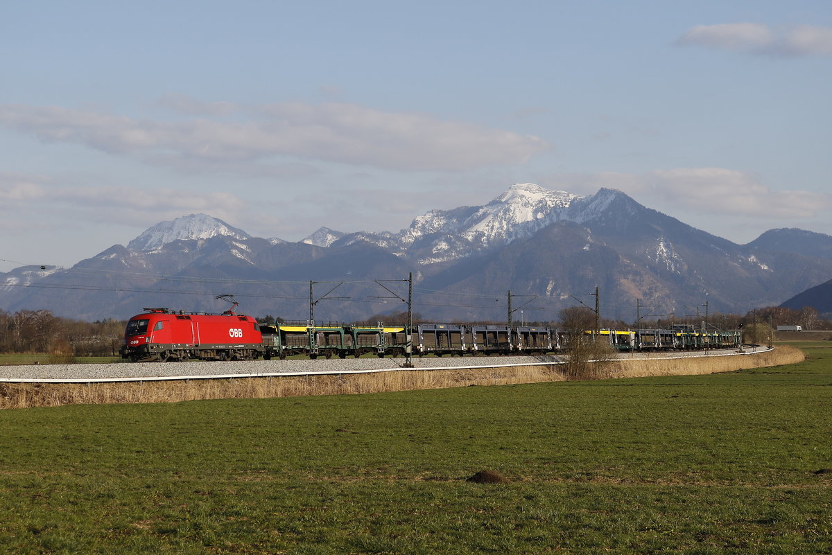 1016 022 mit einem leeren Autozug aus Salzburg kommend am 20. M�rz 2019 bei Bernau am Chiemsee.