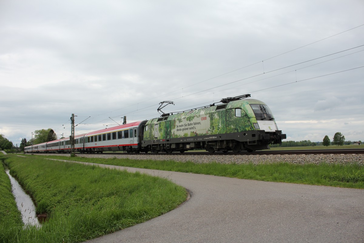 1016 023-4  Green Points  ist am 9. Mai 2015 bei �bersee in Richtung Salzburg unterwegs.