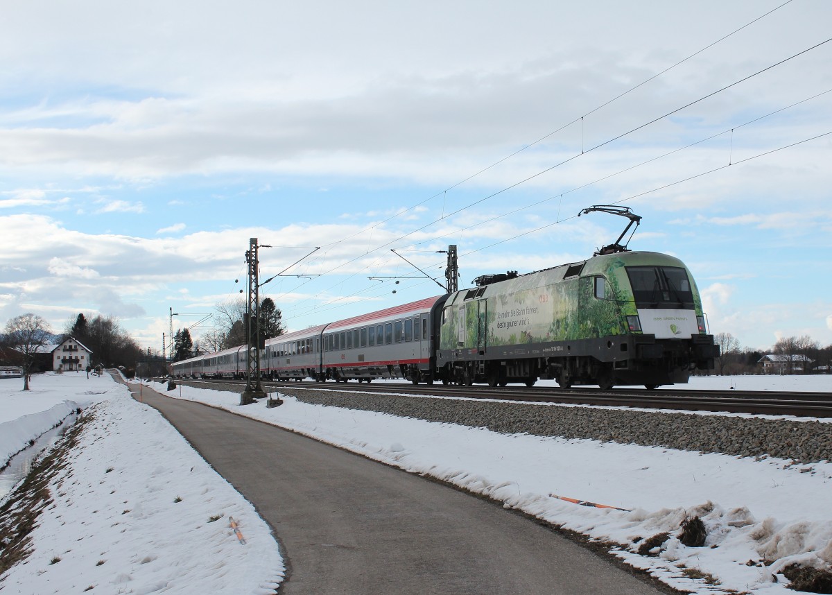1016 023  Green Point  schiebend in Richtung M�nchen am 1. Februar 2015 bei �bersee am Chiemsee.
