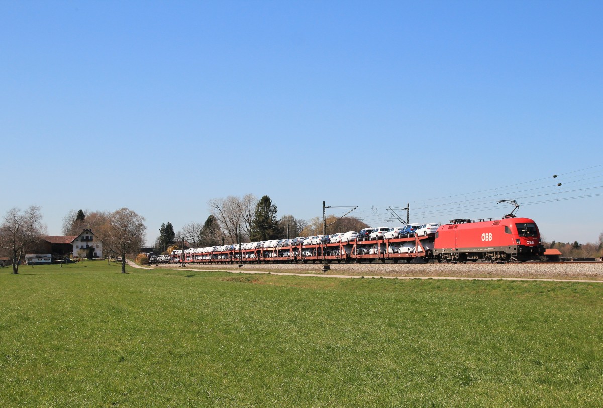 1116 039-9 mit einem Autozug auf dem Weg in Richtung Salzburg. Aufgenommen am 29. M�rz 2014 bei �bersee am Chiemsee.