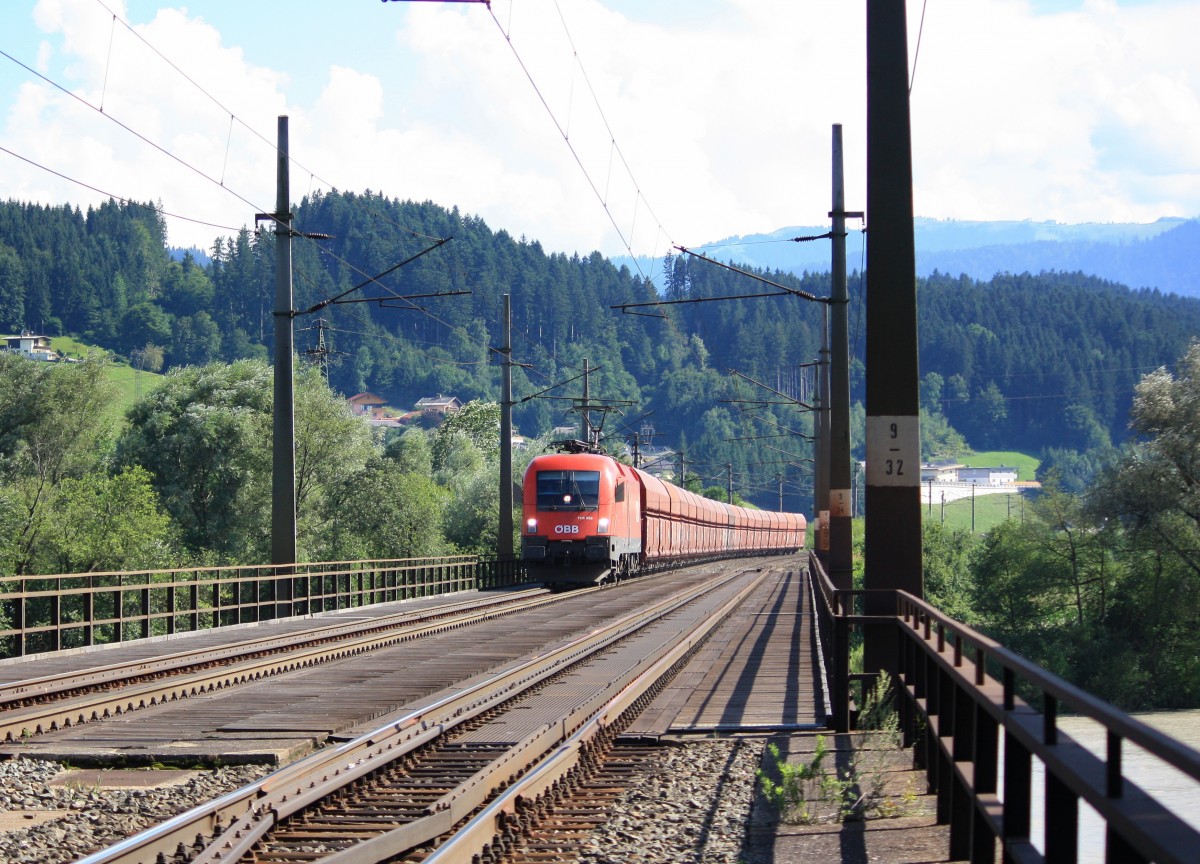 1116 039-9 nochmals von vorne auf der Innbr�cke am 1. August 2014.