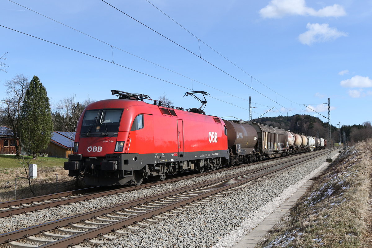 1116 086 mit einem kurzen Mischer aus Salzburg kommend am 27. Februar 2020 bei H�tt.