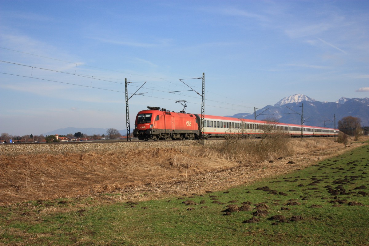 1116 095-1 am 8. M�rz 2013 aus Salzburg kommend bei Bernau am Chiemsee.