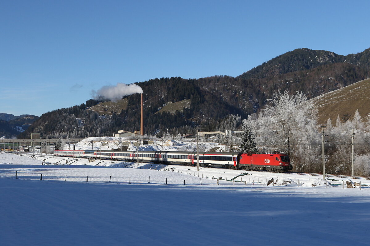 1116 126 war mit dem  Transalpin  am 3. Dezember 2025 bei Hochfilzen auf dem Weg nach Klagenfurt.