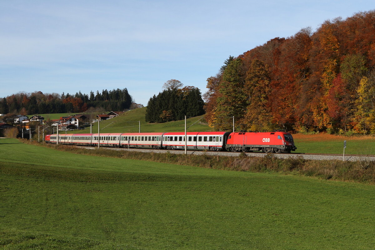1116 148 mit einem  EC  aus M�nchen kommend am 31. Oktober 2025 bei Axdorf im Chiemgau.