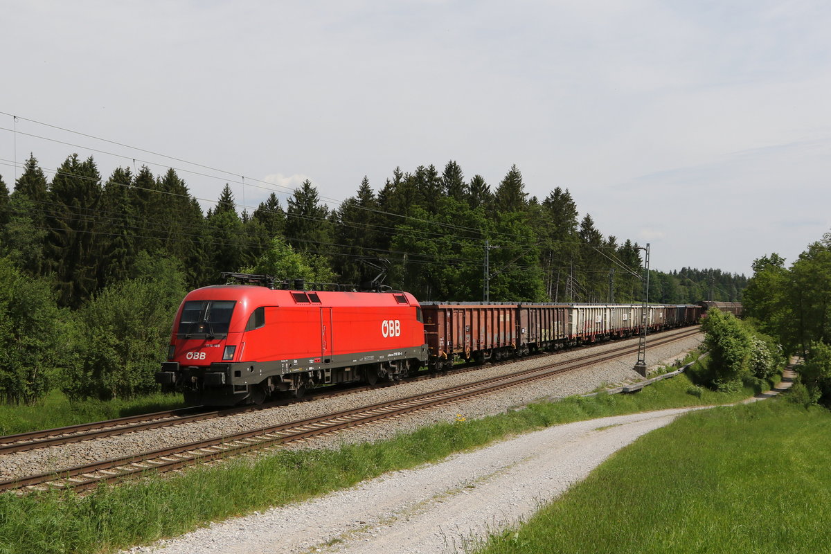 1116 169 mit einem gemischten G�terzug aus Salzburg kommend am 22. Mai 2020 bei Grabenst�tt.