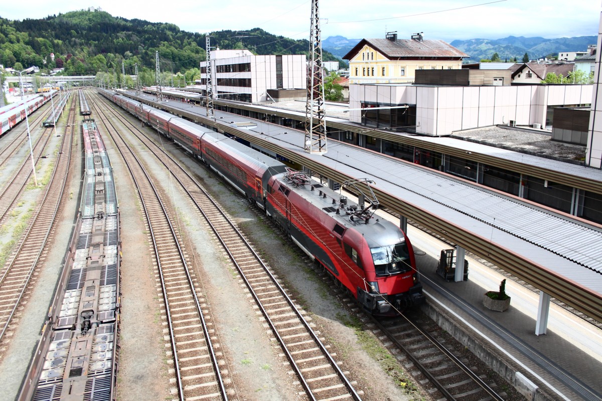 1116 207-2 am 6. Mai 2012 im Bahnhof von Kufstein/Tirol.
