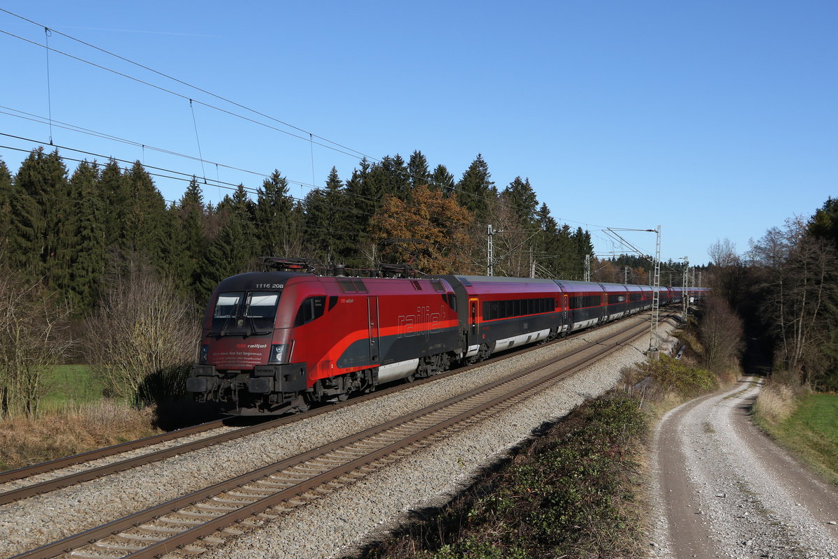 1116 208 mit einem Railjet aus Salzburg kommend am 18. November 2020 bei Grabenst�t.