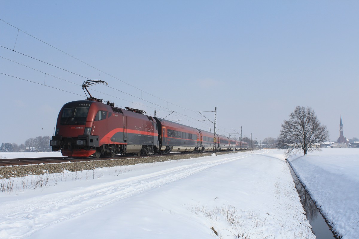 1116 215-3 war am 23. Februar 2013 bei �bersee schiebend in Richtung Salzburg im Einsatz.
