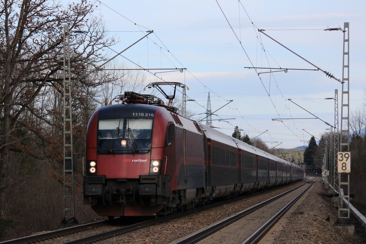 1116 216-3 am 10. M�rz 2013 aus Salzburg kommend bei �bersee.