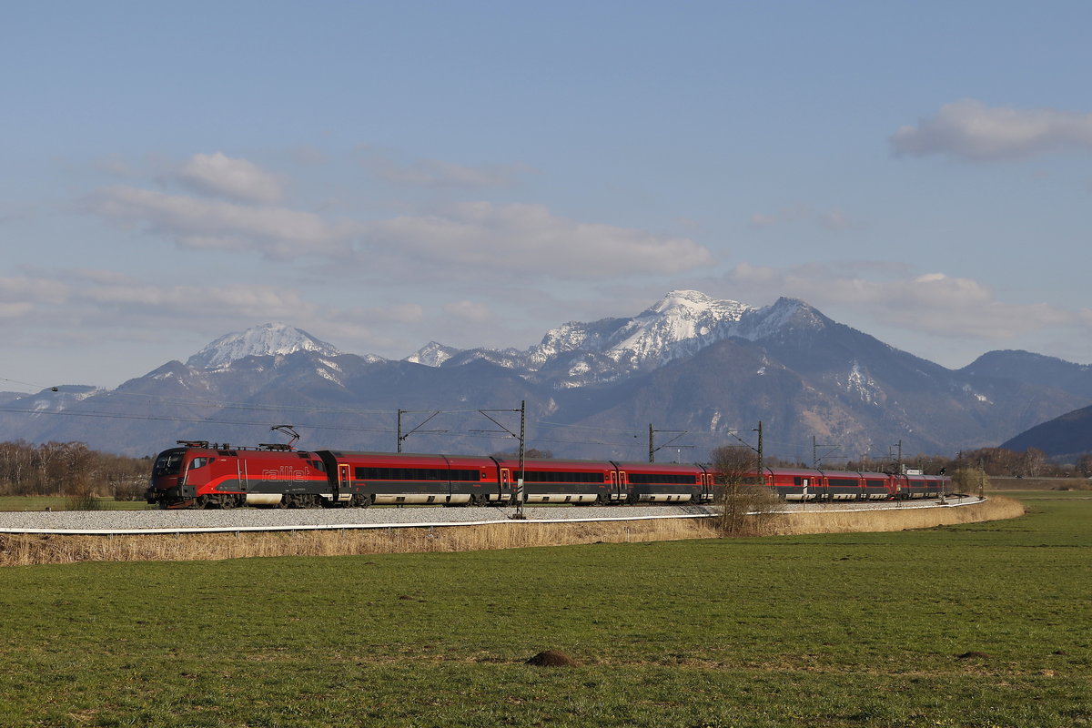 1116 217 war am 20. M�rz 2019 mit einer  Railjet -Doppelgarnitur bei Bernau am Chiemsee von Salzburg kommend nach Innsbruck unterwegs.