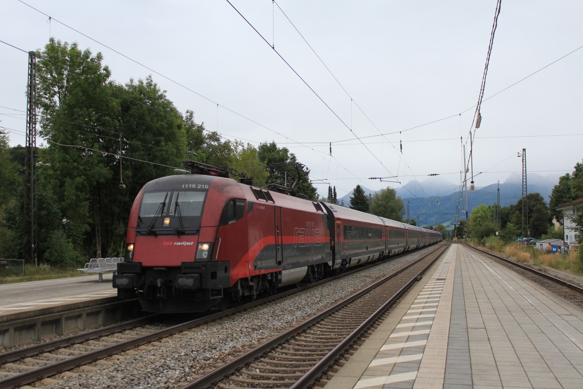 1116 218-9 durchf�hrt am 14. September 2013 den Bahnhof von Prien am Chiemsee.