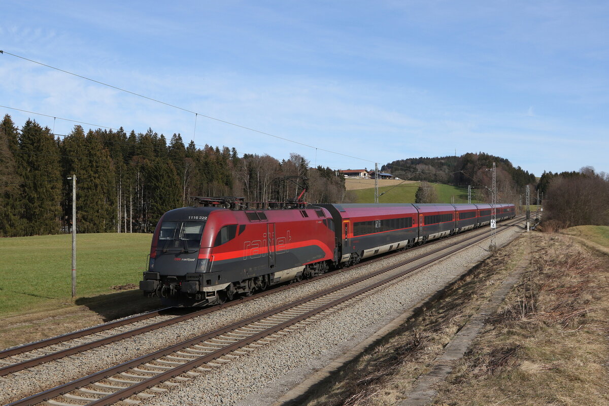 1116 222 auf dem Weg nach M�nchen am 22. Februar 2023 bei H�tt im Chiemgau.