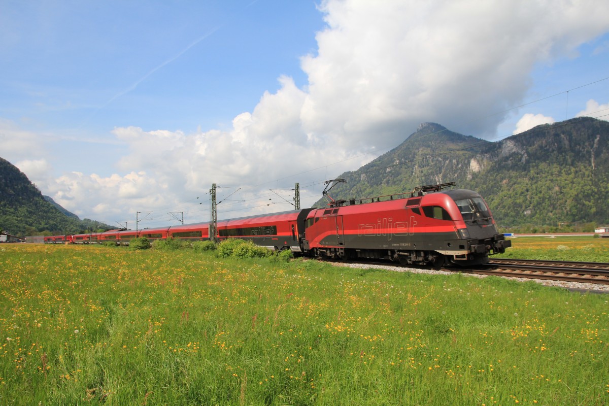 1116 244-3 war am 2. Mai 2014 bei Oberaudorf in Richtung Kufstein unterwegs.