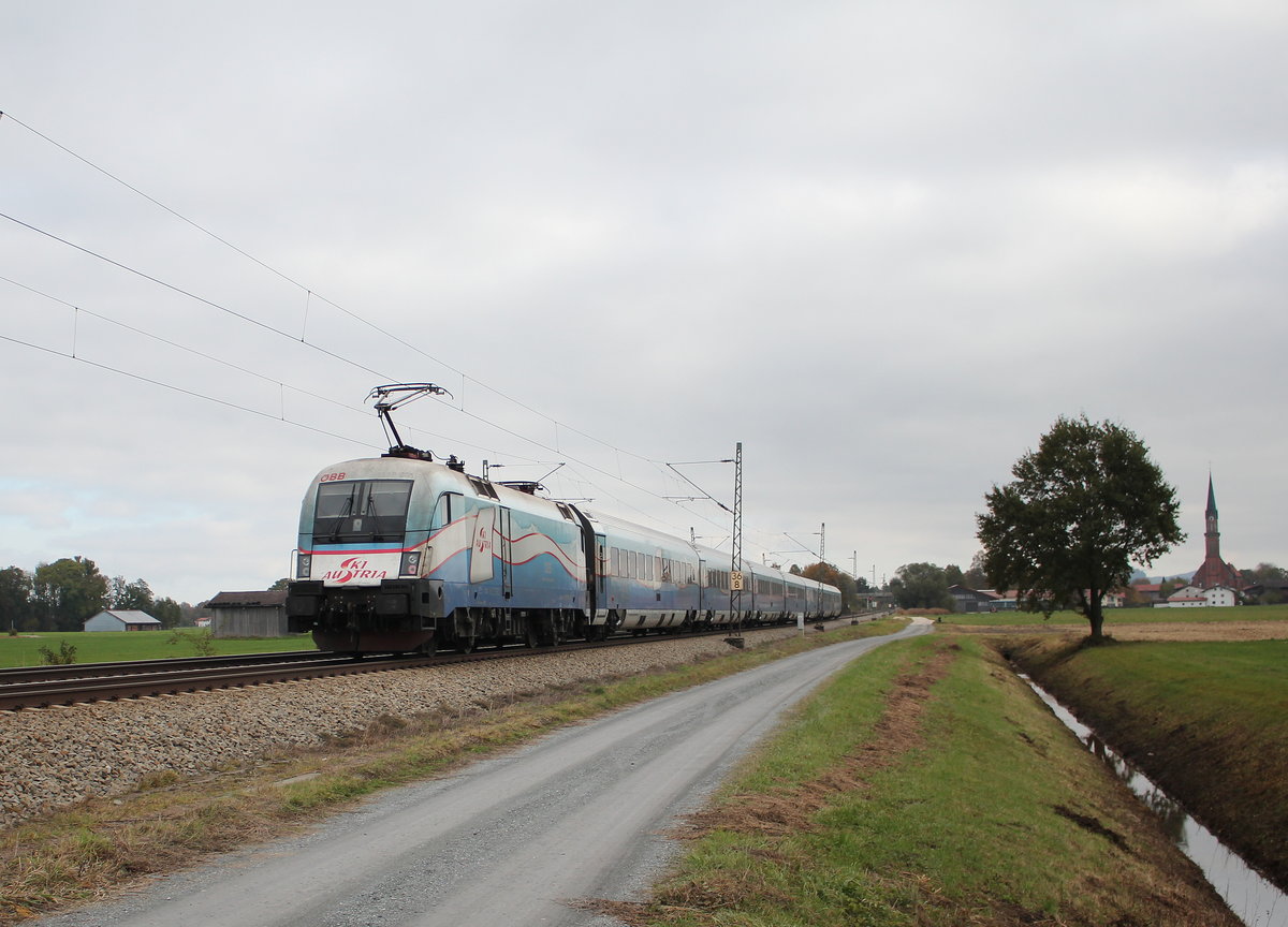 1116 251 aus Salzburg kommend am nebligen Morgen des 31. Oktober 2016 bei �bersee.