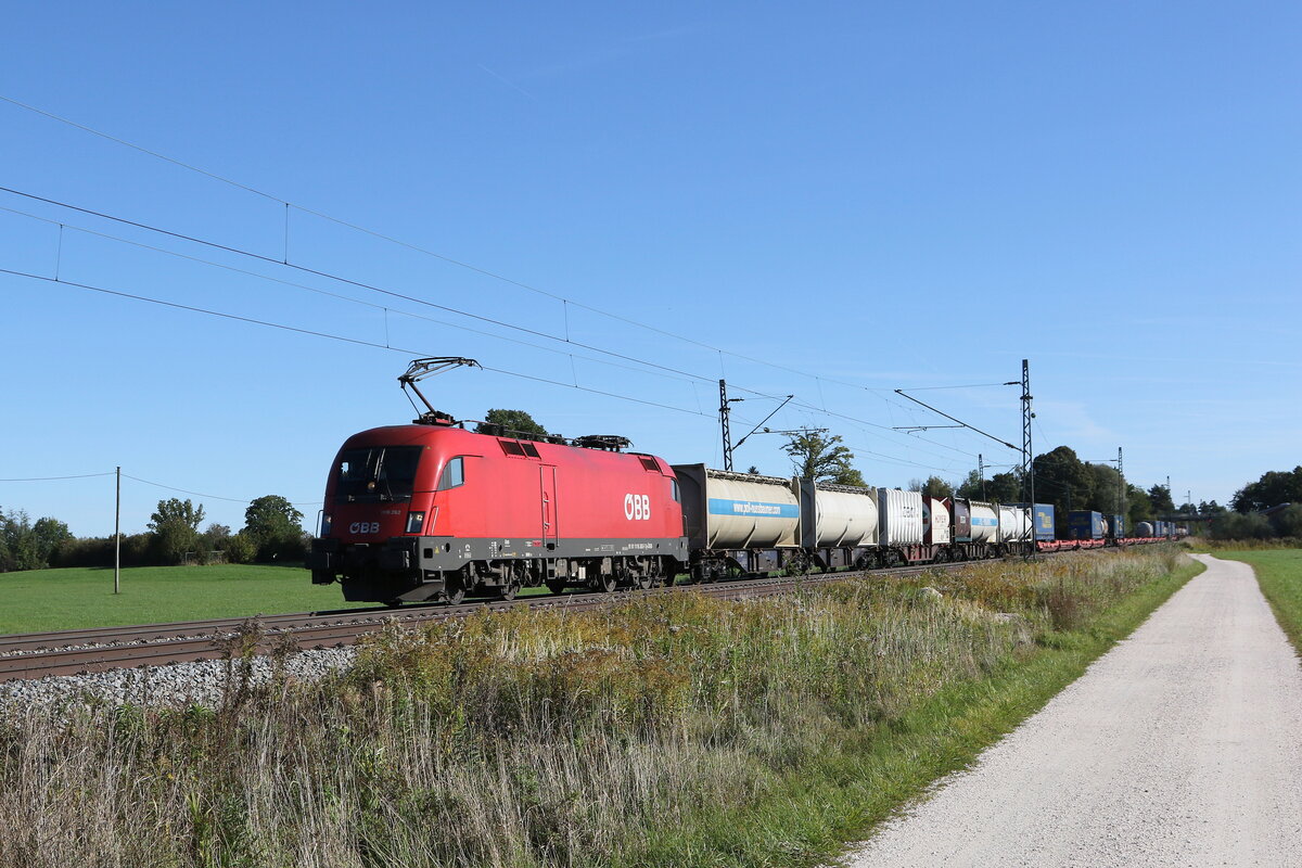 1116 262 mit einem  KLV  aus Salzburg kommend am 15. Oktober 2021 bei �bersee am Chiemsee.