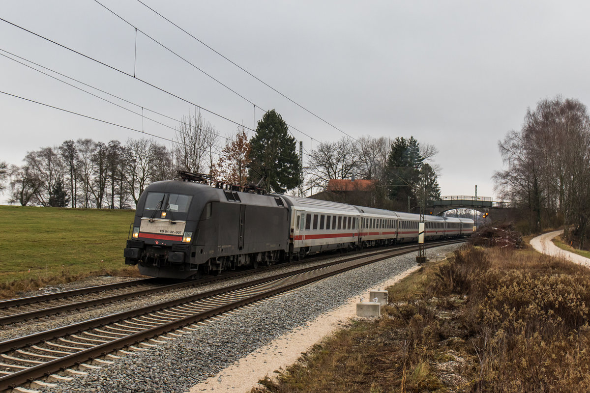 182 507 mit dem IC K�nigssee  am 3. Dezember 2016 bei �bersee am Chiemsee.