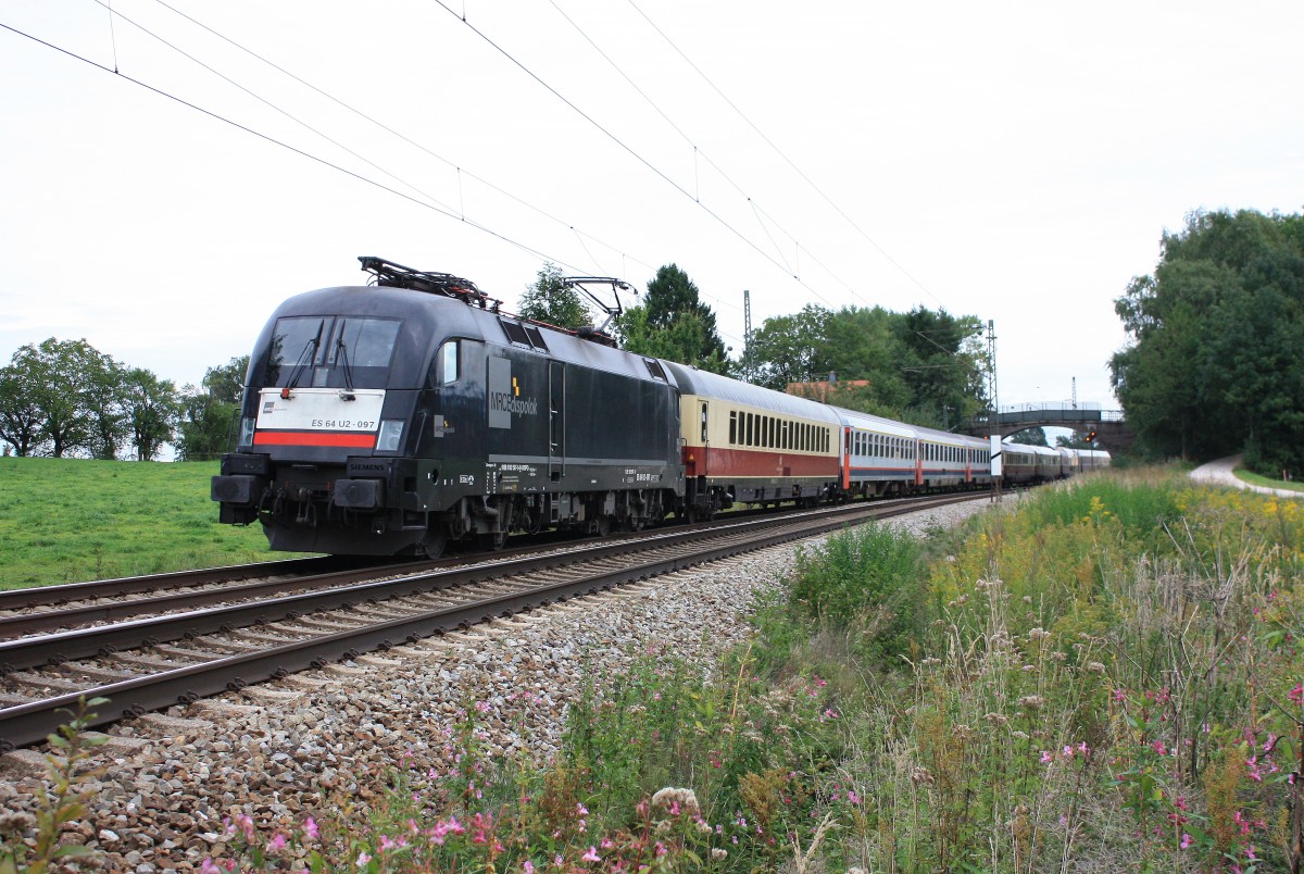 182 597 mit einem Sonderzug am 15. September 2013 bei �bersee am Chiemsee.