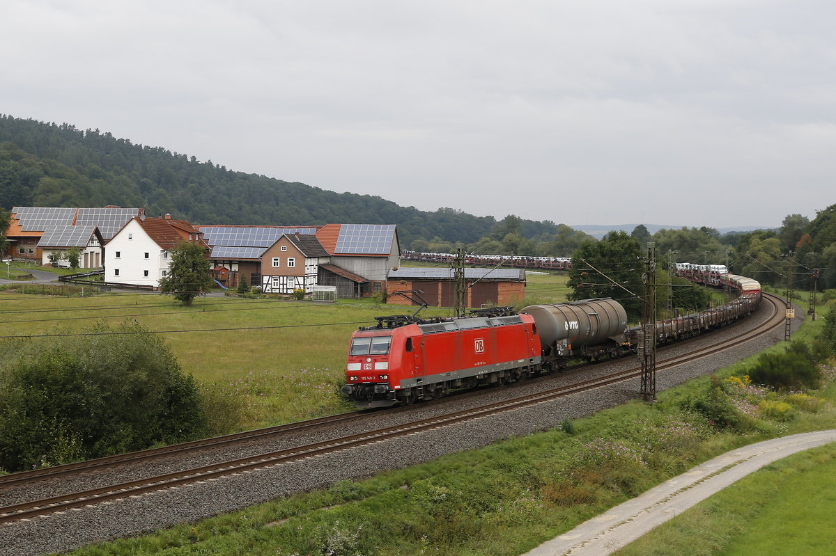 185 149-2 mit einem gemischten G�terzug am 10. August 2017 aus Kassel kommend bei Hermannspiegel.