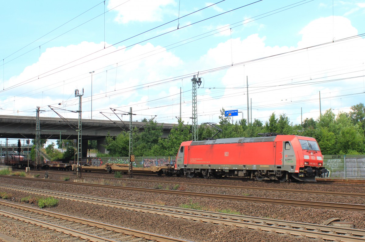 185 336-2 durchf�hrt am 31. Juli 2013 den Bahnhof von Hamburg-Harburg.