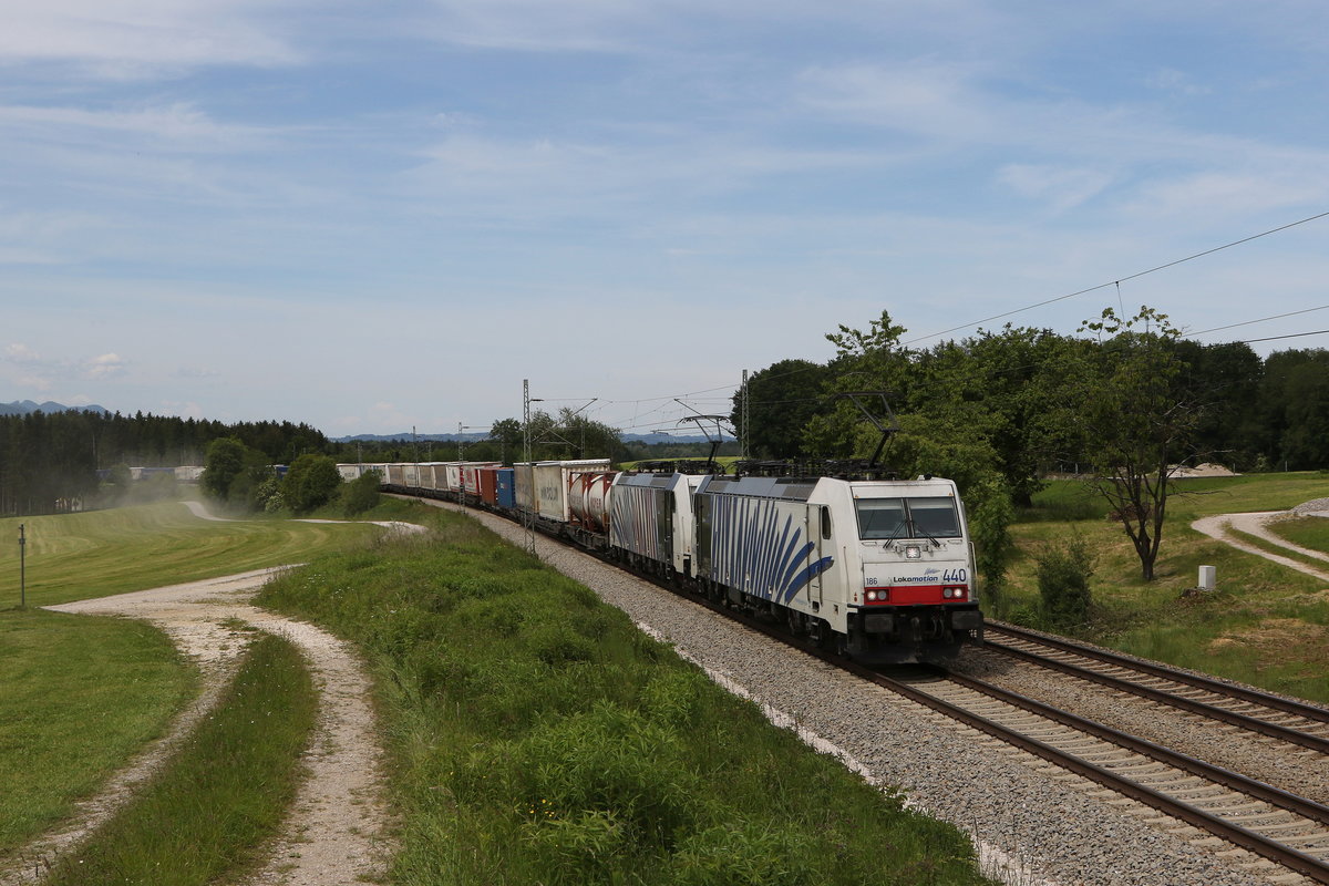 186 440 & 186 444 mit dem  Ekol  aus M�nchen kommend am 33. Juni 2020 bei Grabenst�t im Chiemgau.