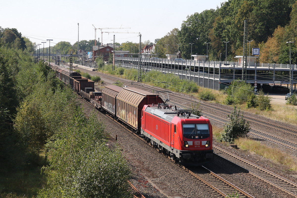 187 173 mit einem gemischten G�terzug am 31. August 2019 in Tostedt.