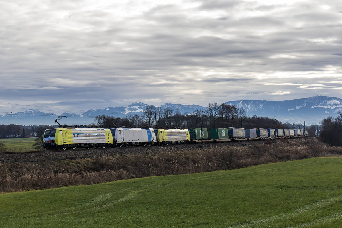 189 903, 186 290 und 189 926 waren am 14. Dezember 2016 bei Rann in Richtung M�nchen unterwegs.
