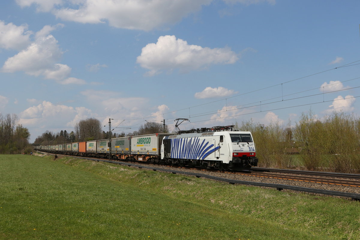 189 914 mit dem  AMBROGIO-KLV  aus M�nchen kommend am 21. April 2021 bei Brannenburg im Inntal.