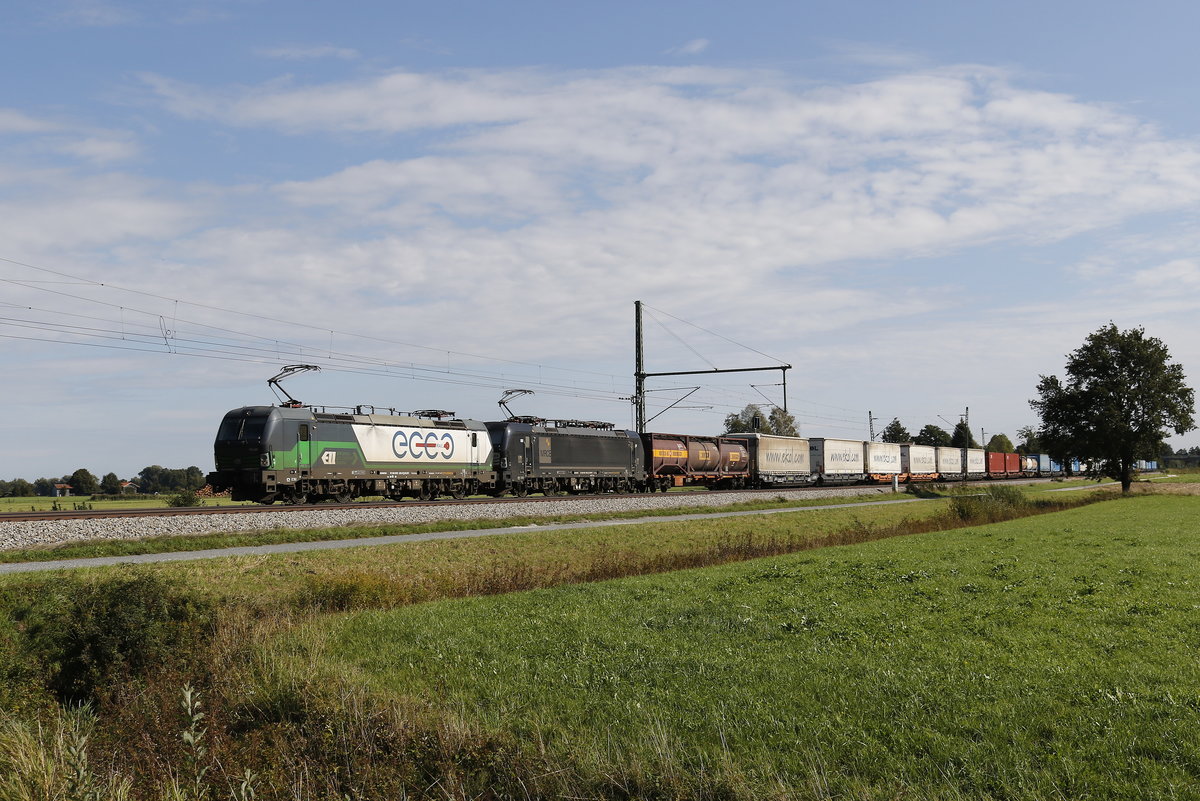 193 225 und 193 658 mit dem  EKOL -Zug am 19. September 2018 bei �bersee.