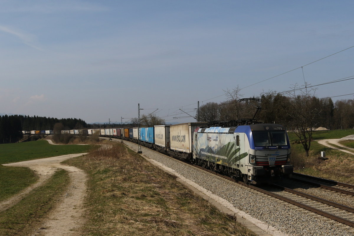 193 773  Brennerbahn  mit einem  Ekol  am 20. M�rz 2020 bei Grabenst�tt.