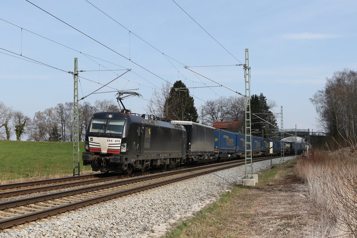 193 879 mit dem  Walterzug  am 20. M�rz 2020 bei �bersee am Chiemsee.