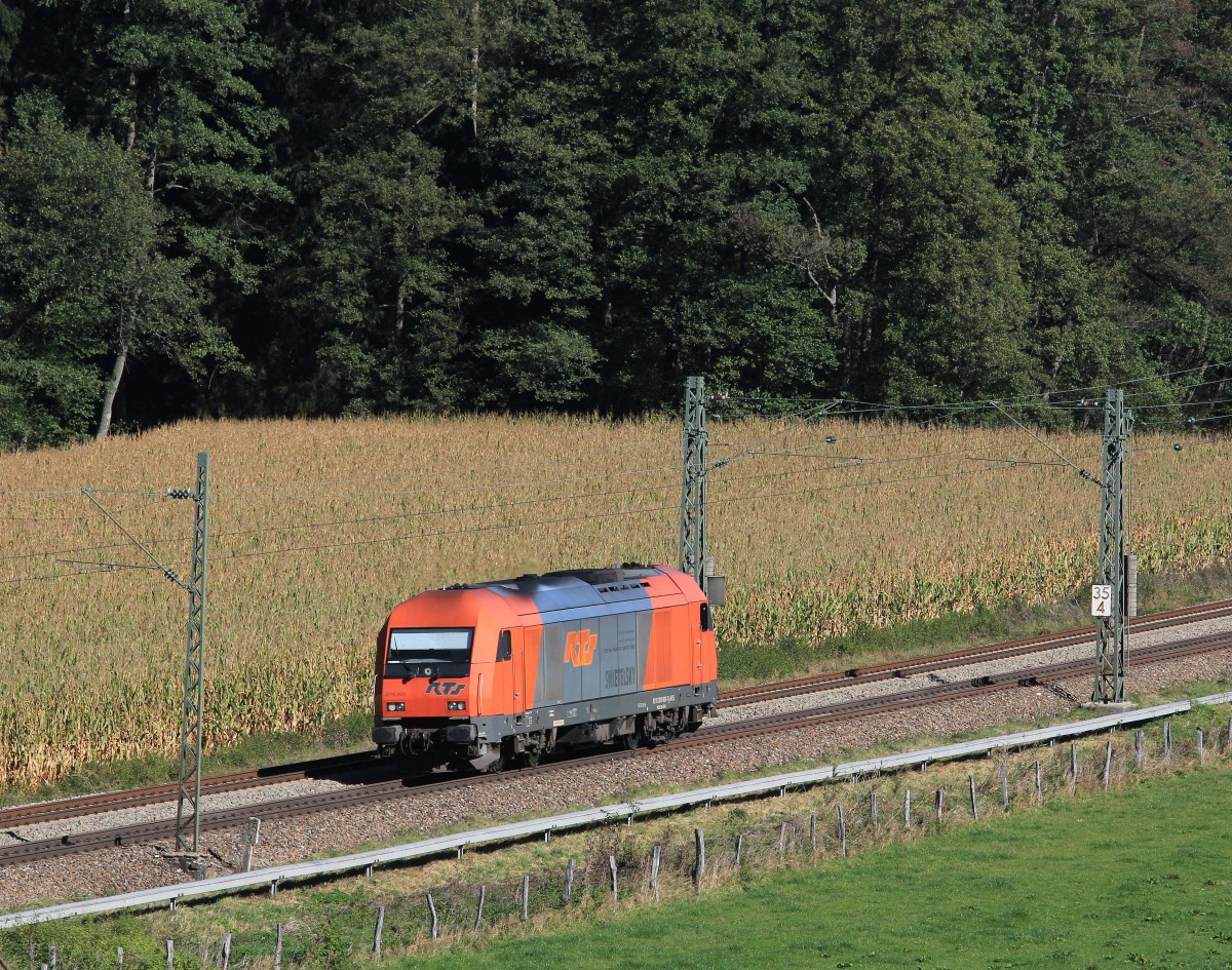 2016 906 auf dem Weg in Richtung Freilassing am 19. Oktober 2014 bei �bersee am Chiemsee.