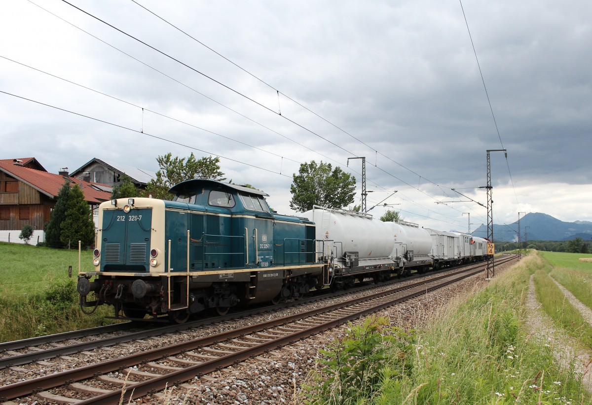 212 329-7 befand sich am anderen Ende des Unkrautspritzzuges. Aufgenommen am 21. Juni 2015 bei Stra�.