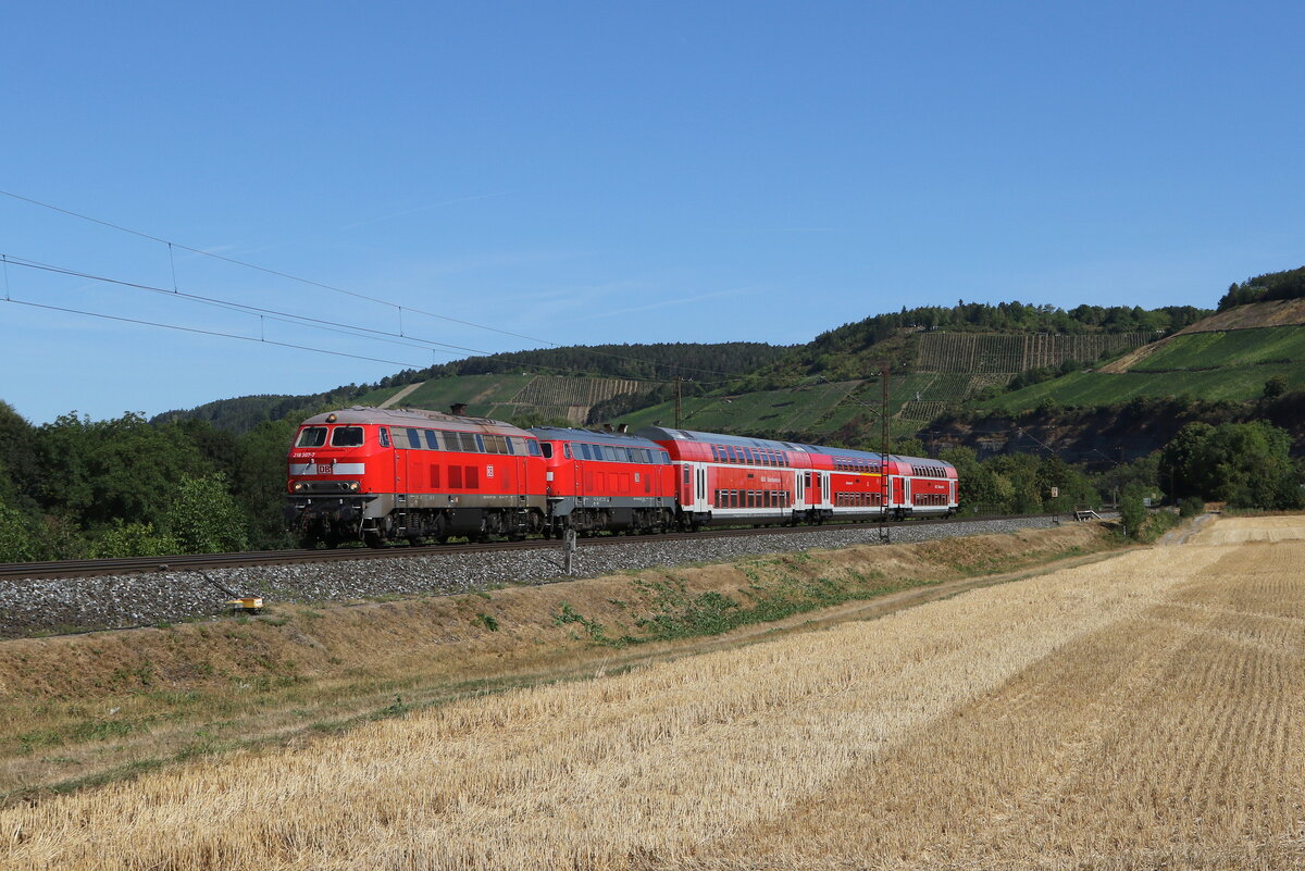 218 307 und 218 430 waren am 7. August 2022 bei Himmelstadt in Richtung W�rzburg unterwegs.