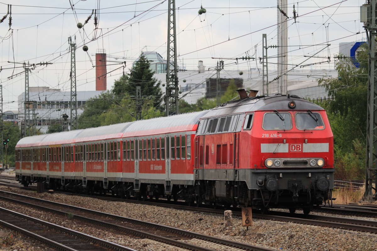 218 416-6 vom M�nchner Hauptbahnhof kommend am 26. August 2013 in M�nchen-Heimeranplatz.